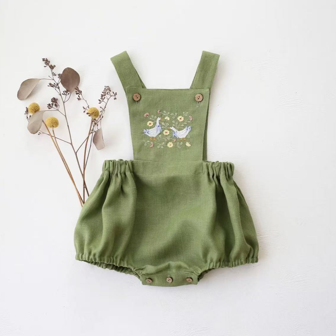 Baby Summer Linen Sleeveless Jumpsuit - カントリースタイル 2026 夏の新作ベビーロンパース 刺繍入り 男の子と女の子用 サスペンダーショーツ