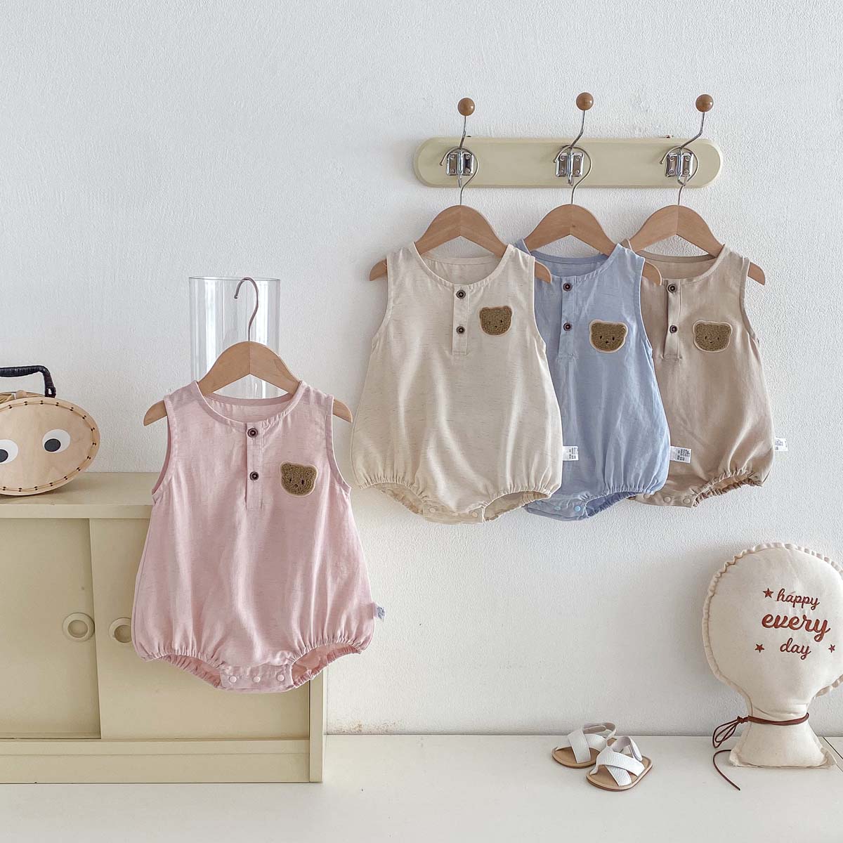 Baby Summer Linen Sleeveless Jumpsuit - ベビーサマーベア薄手ノースリーブジャンプスーツ、ベビーボーイキュートベアベストジャンプスーツ、屋内と屋外での着用に適しています