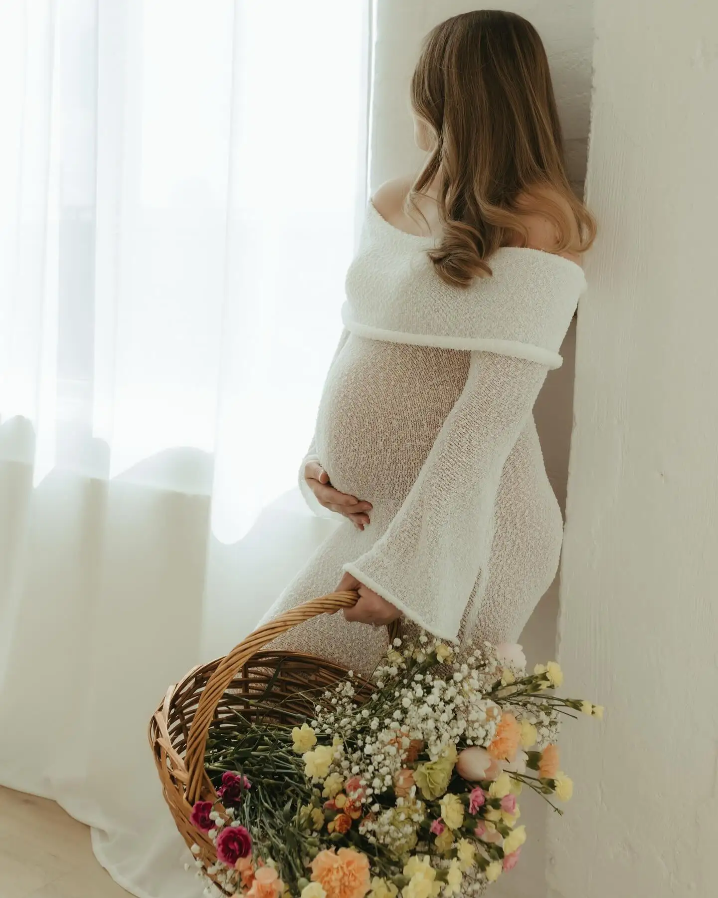 マタニティフォトシュートドレス 長袖ニット オフショルダー  - Maternity Wear のレビューと価格
